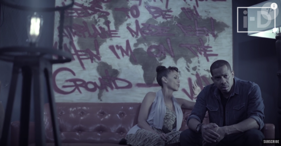 Duane Martin et Nicole Ari Parker dans le rôle des parents de Willow Smith dans le clip de Why Don't You Cry / image extraite de la vidéo postée sur Youtube.