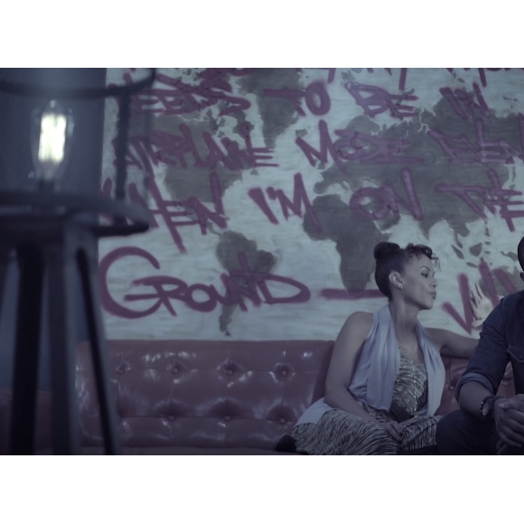 Duane Martin et Nicole Ari Parker dans le rôle des parents de Willow Smith dans le clip de Why Don't You Cry / image extraite de la vidéo postée sur Youtube.