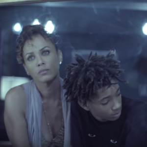 Duane Martin et Nicole Ari Parker ainsi que Willow Smith dans le clip de Why Don't You Cry / image extraite de la vidéo postée sur Youtube.