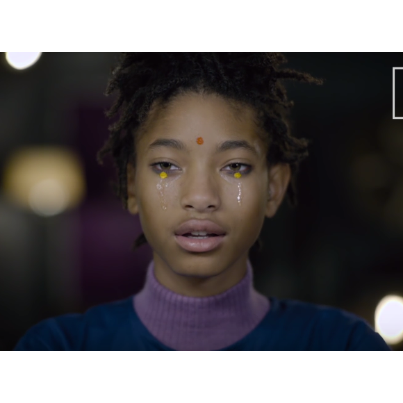 Willow Smith dans le clip de Why Don't You Cry / image extraite de la vidéo postée sur Youtube.