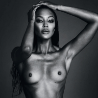 Naomi nue pour "Lui" : La Campbell au top du haut de ses 45 ans