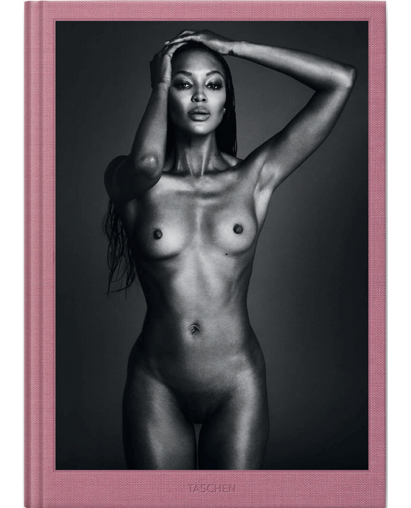 Naomi Campbell x Taschen - une livre attendu prochainement. En couverture, un portrait du top model signé Mert and Marcus.
