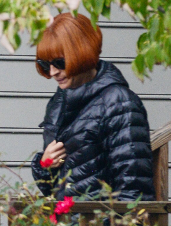 Exclusif - Julia Roberts porte une perruque rousse sur le tournage de "Mother's day" à Atlanta le 1er octobre 2015.