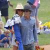 Exclusif - Julia Roberts et son mari Danny Moder assistent au match de football de leurs fils Phinnaeus et Henry à Malibu le 12 septembre 2015.
