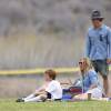 Exclusif - Julia Roberts et son mari Danny Moder assistent au match de football de leurs fils Phinnaeus et Henry à Malibu le 12 septembre 2015