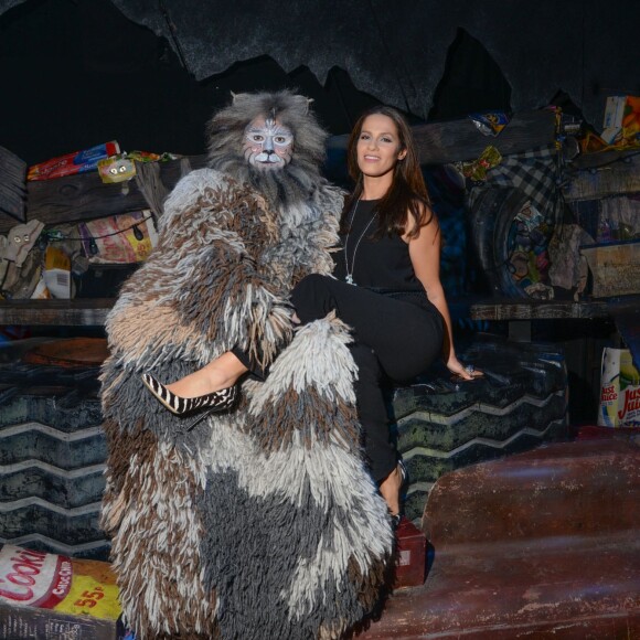 Exclusif - Elisa Tovati - Intérieur - Première de la comédie musicale "Cats" au théâtre Mogador à Paris, le 1er octobre 2015.