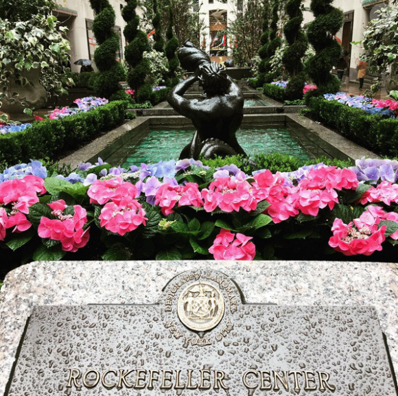 Amélie Neten et son amoureux en vacances à New York. Septembre-octobre2015. Le couple s'est notamment rendu au Rockefeller Center.