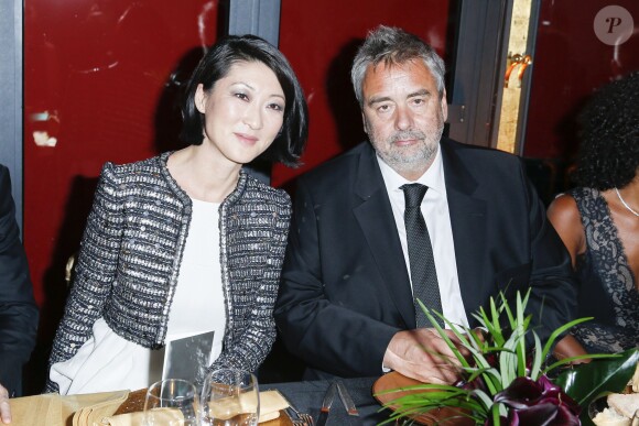 Fleur Pellerin et Luc Besson lors du dîner au Fouquet's après la 40e cérémonie des César à Paris le 20 février 2015.