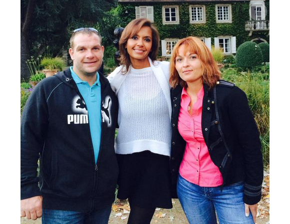 Karine Le Marchand a pris la pose avec Corinne et Fabien de L'amour est dans le pré 4. Septembre 2015.