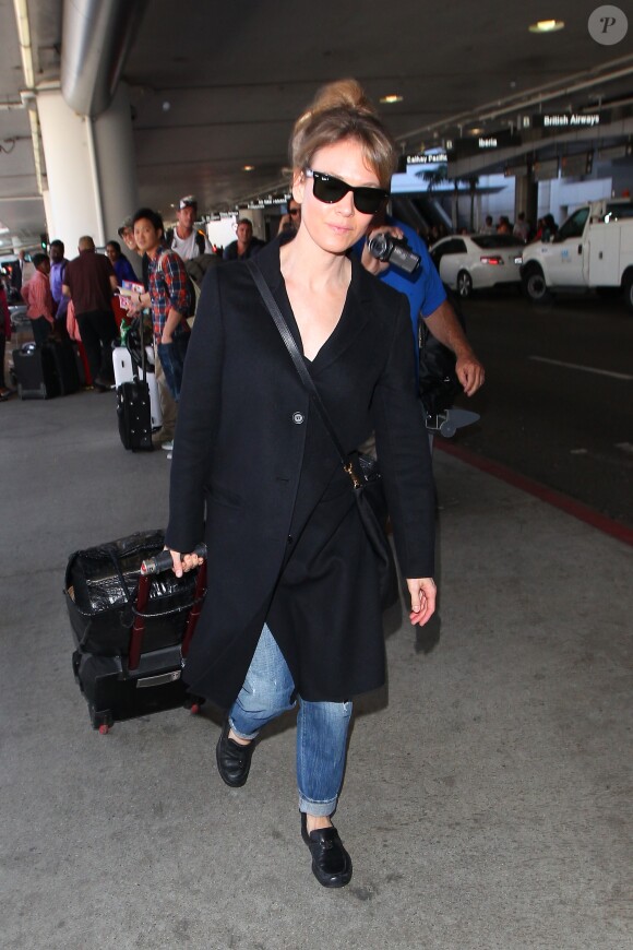 295422 - Renée Zellweger arrive à Los Angeles en provenance de Paris le 12 mars 2015.