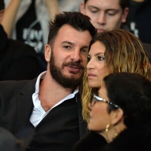 Michaël Youn et Isabelle Funaro lors de la rencontre entre le PSG et l'Olympique de Marseille au Parc des Princes à Paris le 4 octobre 2015