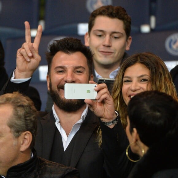 Michaël Youn et Isabelle Funaro lors de la rencontre entre le PSG et l'Olympique de Marseille au Parc des Princes à Paris le 4 octobre 2015