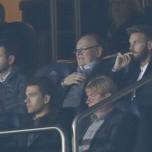 M. Pokora lors de la rencontre entre le PSG et l'Olympique de Marseille au Parc des Princes à Paris le 4 octobre 2015