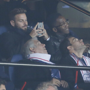 M. Pokora lors de la rencontre entre le PSG et l'Olympique de Marseille au Parc des Princes à Paris le 4 octobre 2015