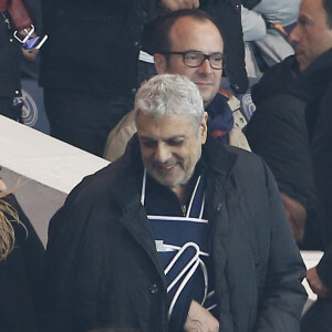 Enrico Macias lors de la rencontre entre le PSG et l'Olympique de Marseille au Parc des Princes à Paris le 4 octobre 2015