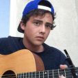 Ryan Malgarini a rajouté une photo de lui en train de jouer de la guitare sur sa page Instagram