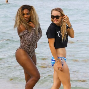 Serena Williams et Caroline Wozniacki sur une plage à Miami, le 31 mai 2014.