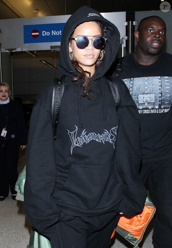 Rihanna le 6 octobre 2015 à l'aéroport LAX