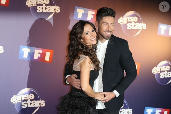 Fabienne Carat et Julien Brugel - Photocall Danse avec les stars 6 devant TF1 à Boulogne-Billancourt, le 7 octobre 2015.