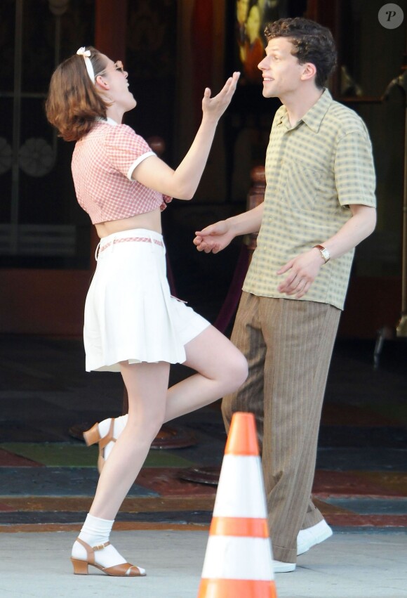 Kristen Stewart et Jesse Eisenberg sur le tournage d'un film de Woody Allen à Los Angeles, le 25 août 2015