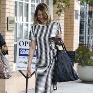 Exclusif - Ellen Pompeo fait du shopping avec une amie à Los Angeles, le 6 août 2015.