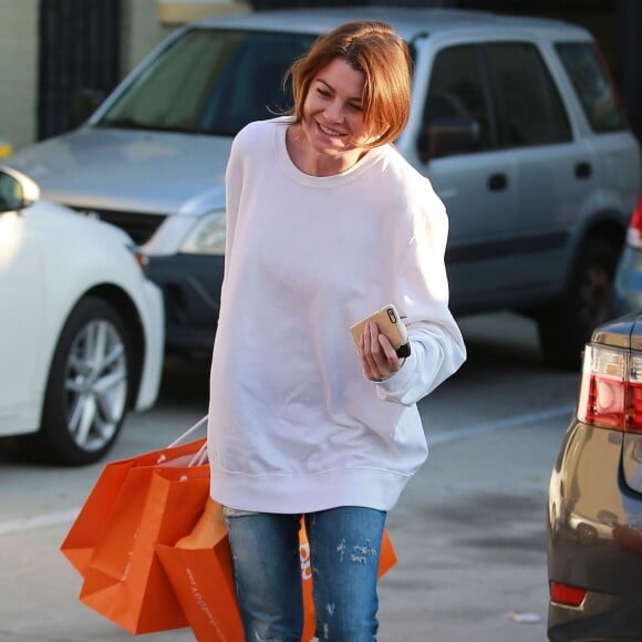 Ellen Pompeo fait du shopping dans un magasin de vêtements pour enfants à West Hollywood, le 25 février 2015