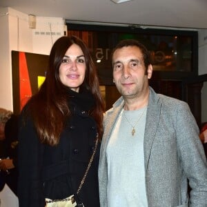 Helena Noguerra et Zinedine Soualem lors du vernissage de l'exposition "De père en fille" de Lucio et Valeria Attinelli à la Galerie 15 Saussure à Paris, le 6 octobre 201