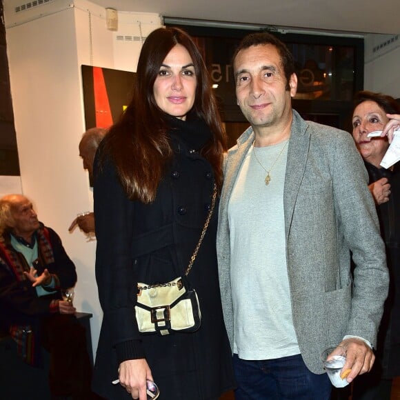 Helena Noguerra et Zinedine Soualem lors du vernissage de l'exposition "De père en fille" de Lucio et Valeria Attinelli à la Galerie 15 Saussure à Paris, le 6 octobre 201