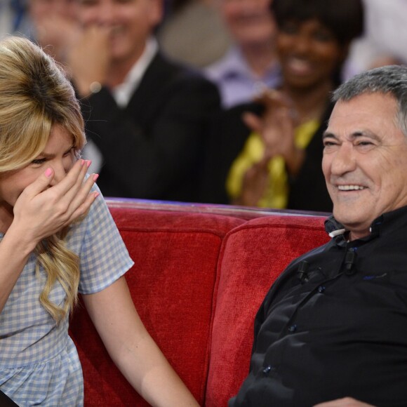 Jean-Marie Bigard et Lola Marois - Enregistrement de l'émission Vivement Dimanche consacrée à Jean-Marie Bigard, au Studio Gabriel à Paris le 7 octobre 2015.