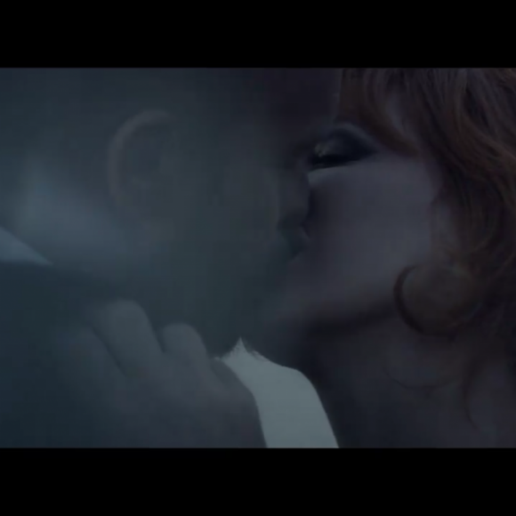 Image extraite du clip "Stolen Car" de Mylène Farmer et Sting, réalisé par Bruno Aveillan, octobre 2015.