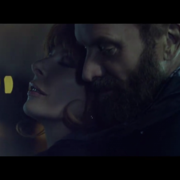 Image extraite du clip "Stolen Car" de Mylène Farmer et Sting, réalisé par Bruno Aveillan, octobre 2015.