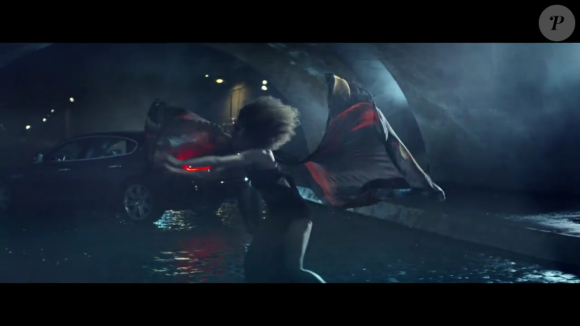 Image extraite du clip "Stolen Car" de Mylène Farmer et Sting, réalisé par Bruno Aveillan, octobre 2015.