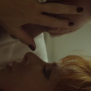 Image extraite du clip "Stolen Car" de Mylène Farmer et Sting, réalisé par Bruno Aveillan, octobre 2015.
