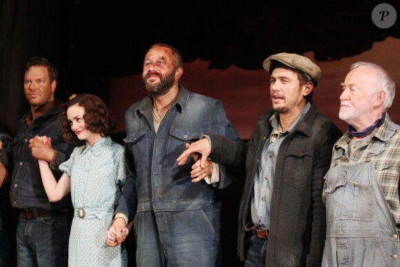 Jim Parrack, Leighton Meester, Chris O'Dowd, James Franco et Jim Norton dans "Des souris et des hommes" à Broadway, New York le 19 mars 2014.