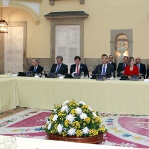 Le roi Felipe VI et la reine Letizia d'Espagne présidaient la réunion annuelle du patronage de l'Institut Cervantes au palais royal du Pardo à Madrid, le 19 octobre 2015, suivie d'un déjeuner.