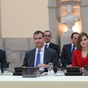 Le roi Felipe VI et la reine Letizia d'Espagne présidaient la réunion annuelle du patronage de l'Institut Cervantes au palais royal du Pardo à Madrid, le 19 octobre 2015, suivie d'un déjeuner.