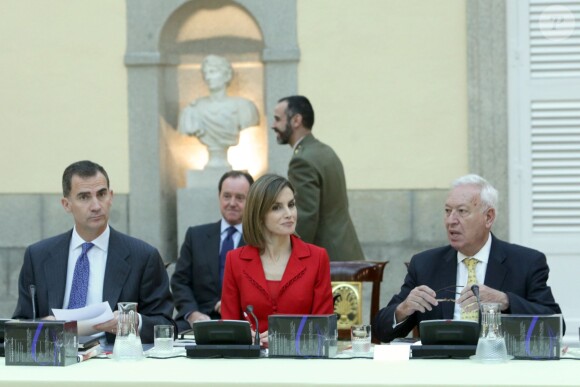 Le roi Felipe VI et la reine Letizia d'Espagne présidaient la réunion annuelle du patronage de l'Institut Cervantes au palais royal du Pardo à Madrid, le 19 octobre 2015, suivie d'un déjeuner.