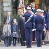 La reine Letizia d'Espagne en Felipe Varela lors de la Fête nationale espagnole à Madrid, le 12 octobre 2015.