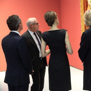 La reine Letizia d'Espagne - en Hugo Boss - au Musée Kunstpalast de Düsseldorf le 9 octobre 2015 pour inaugurer l'exposition Zurbaran.