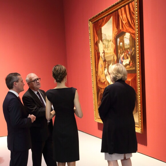 La reine Letizia d'Espagne - en Hugo Boss - au Musée Kunstpalast de Düsseldorf le 9 octobre 2015 pour inaugurer l'exposition Zurbaran.