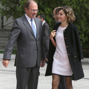 La reine Letizia d'Espagne, vêtue d'une robe très courte Felipe Varela, lors de la cérémonie du 11e prix de journalisme parlementaire Luis Carandell au Sénat à Madrid, le 6 octobre 2015.