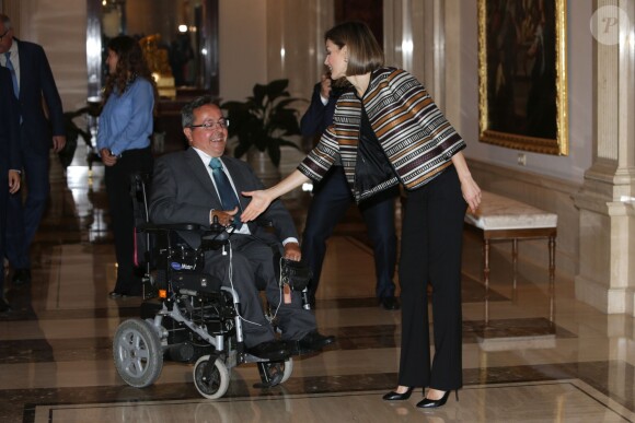 La reine Letizia d'Espagne lors d'une réunion avec le conseil du Patronage royal sur le handicap au palais de la Zarzuela à Madrid, le 5 octobre 2015.