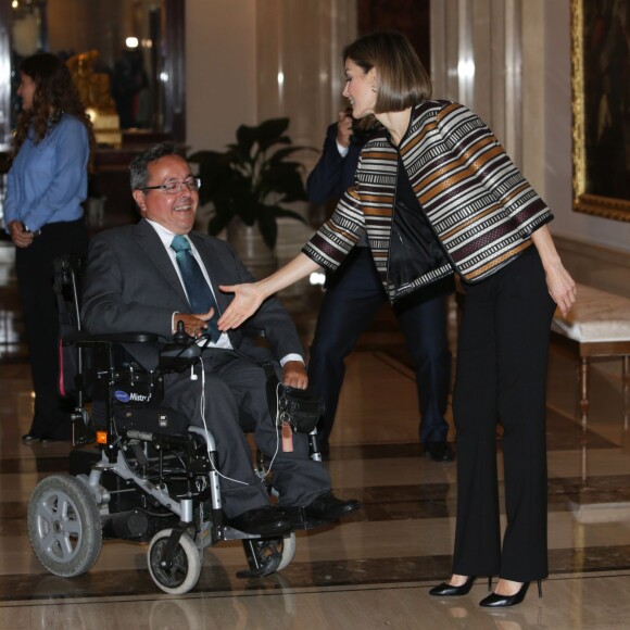 La reine Letizia d'Espagne lors d'une réunion avec le conseil du Patronage royal sur le handicap au palais de la Zarzuela à Madrid, le 5 octobre 2015.