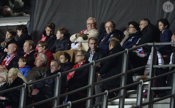 Le prince Felix, le prince Nikolai, le prince héritier Frederik, le prince Christian et le prince consort Henrik de Danemark au stade Parken à Copenhague le 11 octobre 2015 lors du match de football Danemark - France, remporté par les Bleus (2-1).