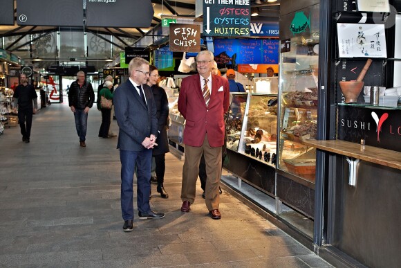 Le prince Henrik de Danemark à la brasserie Thisted lors de l'ouverture de la saison de la moule à Copenhague, le 9 octobre 2015.