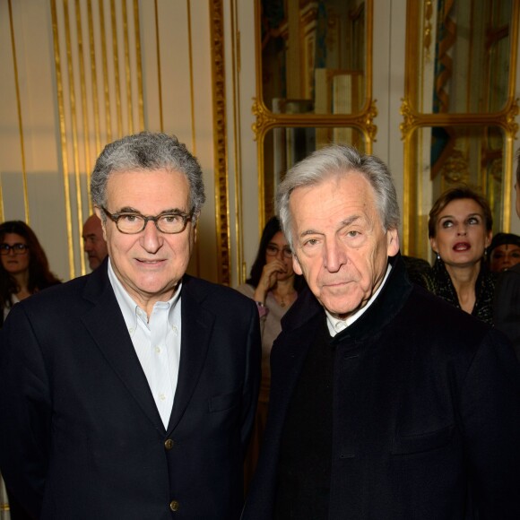 Serge Toubiana et Constantin Costa Gavras - Remise de décoration de Commandeur de l'Ordre des Arts et des Lettres à Harvey Keitel au ministère de la culture à Paris le 13 octobre 2015.
