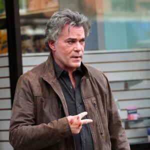 Ray Liotta, du sang et des cicatrices aux visages, sur le tournage de la série 'Shades of Blue' à New York, le 13 octobre 2015