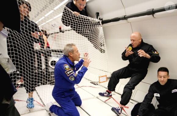 Le célèbre chef Thierry Marx, ex-juré de Top Chef, à été invité par Novespace, le 13 octobre 2015, à faire un vol en apesanteur à bord d'un Airbus A310 Zero G basé à Mérignac, près de Bordeaux. 