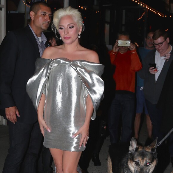 Lady Gaga et sa mère Cynthia Germanotta sont allées dîner dans le restaurant d'une amie d'enfance, "The Pomeroy", dans le quartier d'Astoria dans le Queens à New York, le 6 octobre 2015.