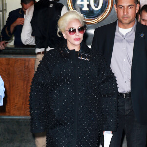 Lady Gaga à la sortie de son domicile à New York, le 6 octobre 2015